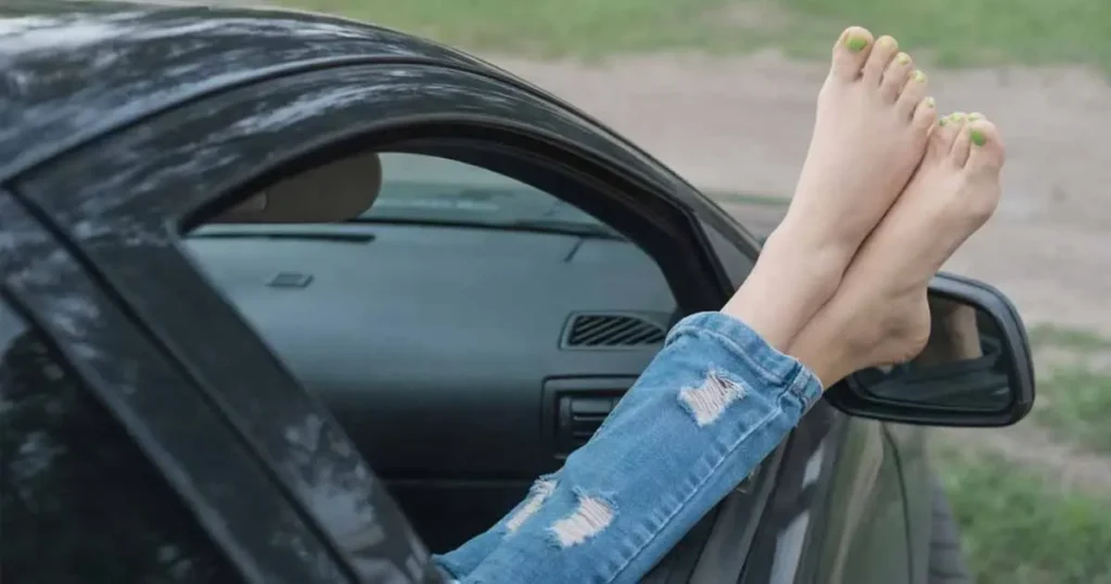is it illegal to drive barefoot