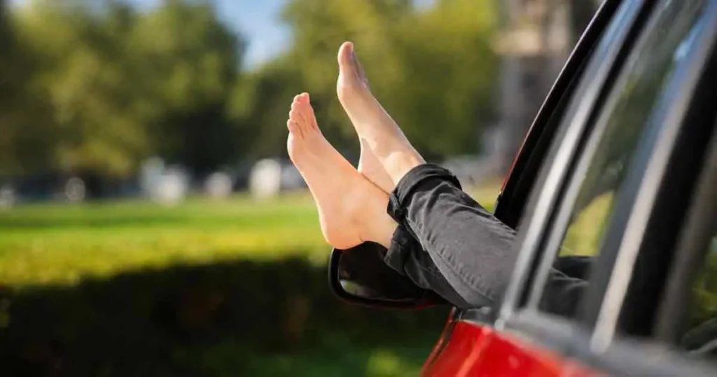 is it illegal to drive barefoot in arizona