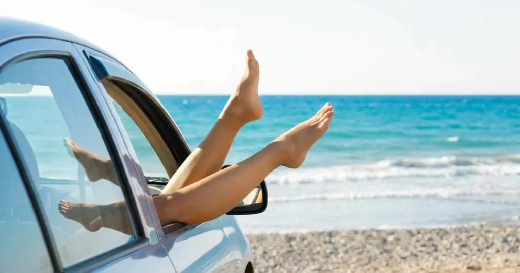 is it illegal to drive barefoot in illinois