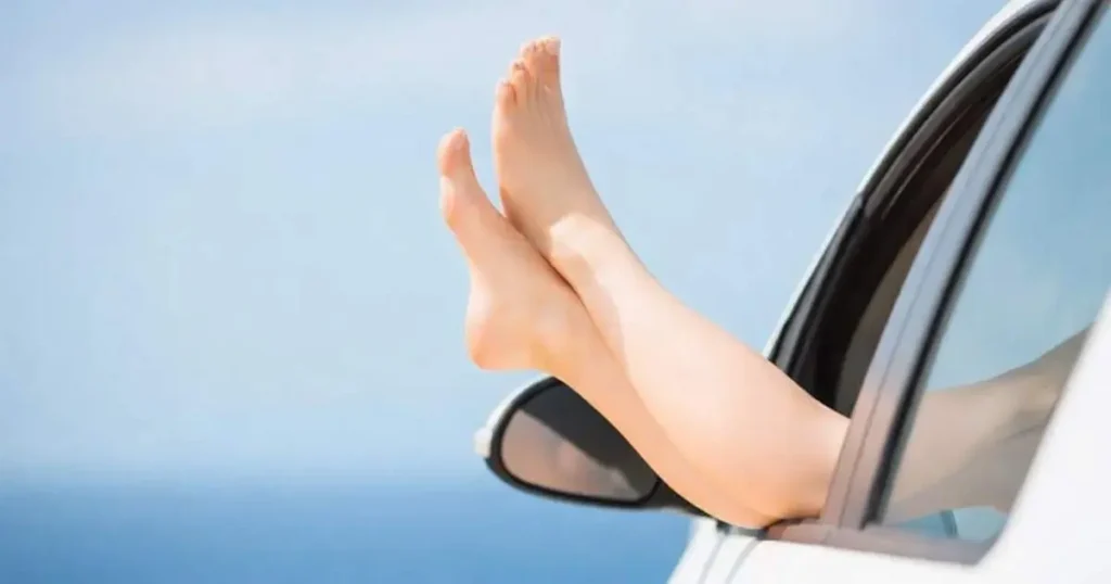 is it illegal to drive barefoot in texas